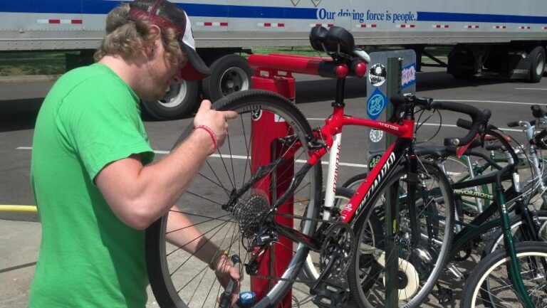 “Fix-it” stations in Murray, Ky., are making it easier than ever for cyclists to repair their bikes.