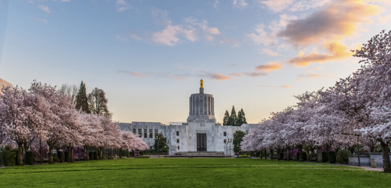 Oregon State Capitol in Salem, OR