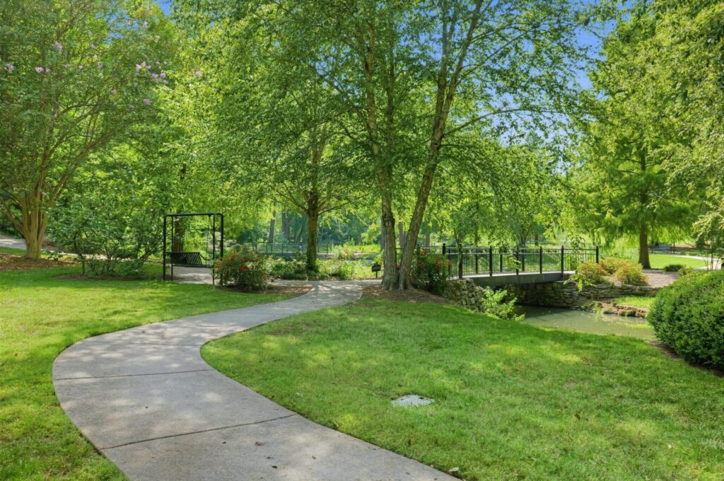 A path along Glencairn Garden