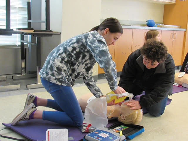students training on cpr methods