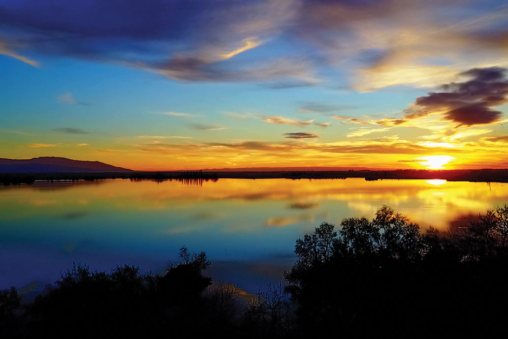 Sunset over Lake Walcott in the Southern Idaho Region