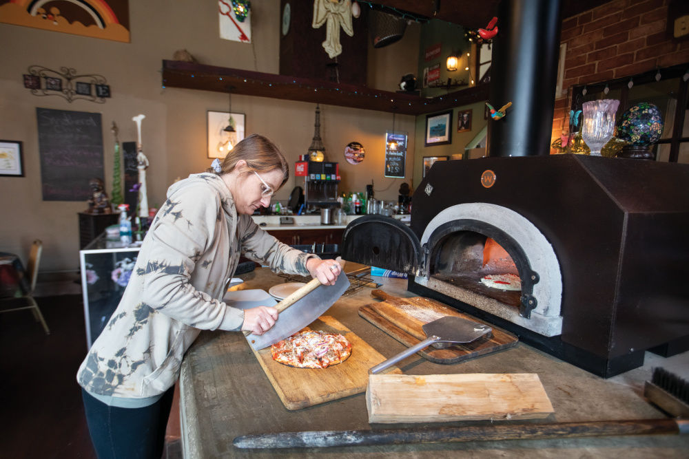 Tressa Ward prepares pizza in the oven at the Lil Bistro in Redkey.