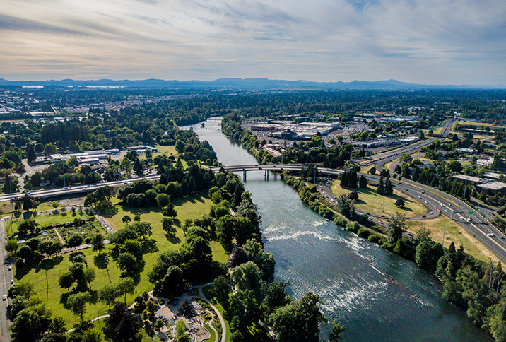 Aerial view of Eugene Oregon and Willamette River