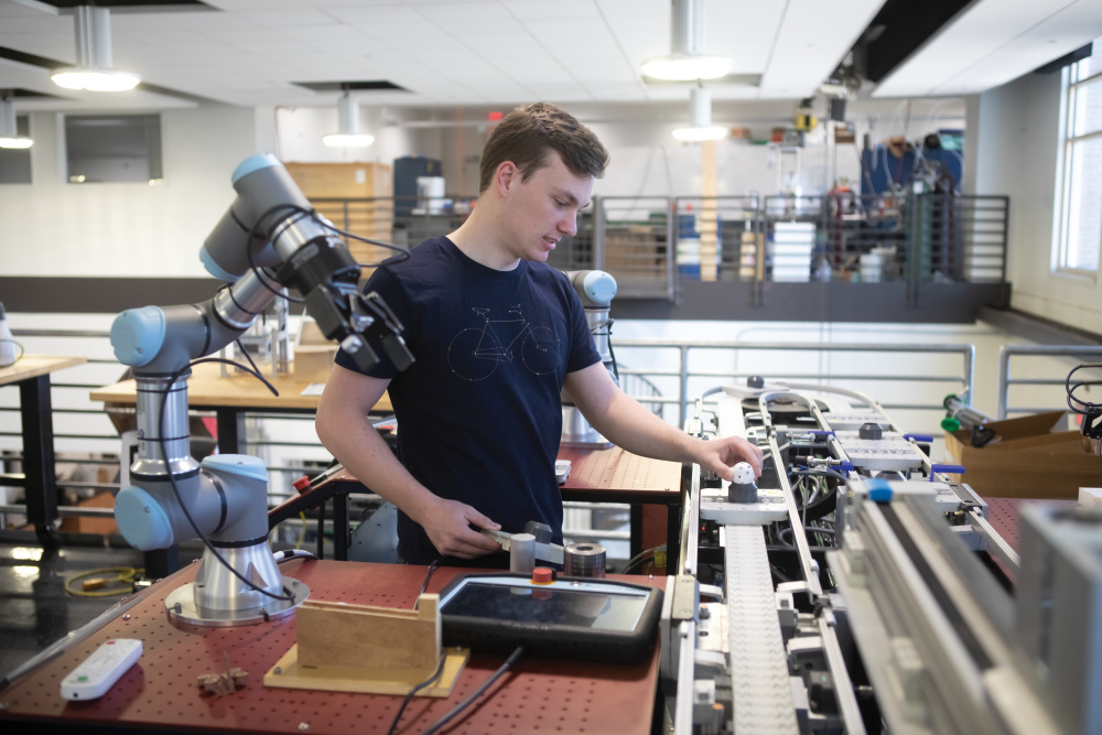Students work in the robotics lab in the College of Engineering and Computing at Miami University in Oxford, Ohio. ©Journal Communications/Jeff Adkins