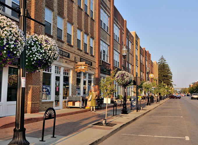 Find antiques, art, furniture and more in the Arts & Design District in downtown Carmel, IN.