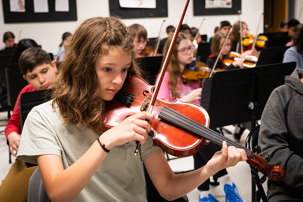 Young female student plays violin at Franklin Special School District in Franklin, TN.