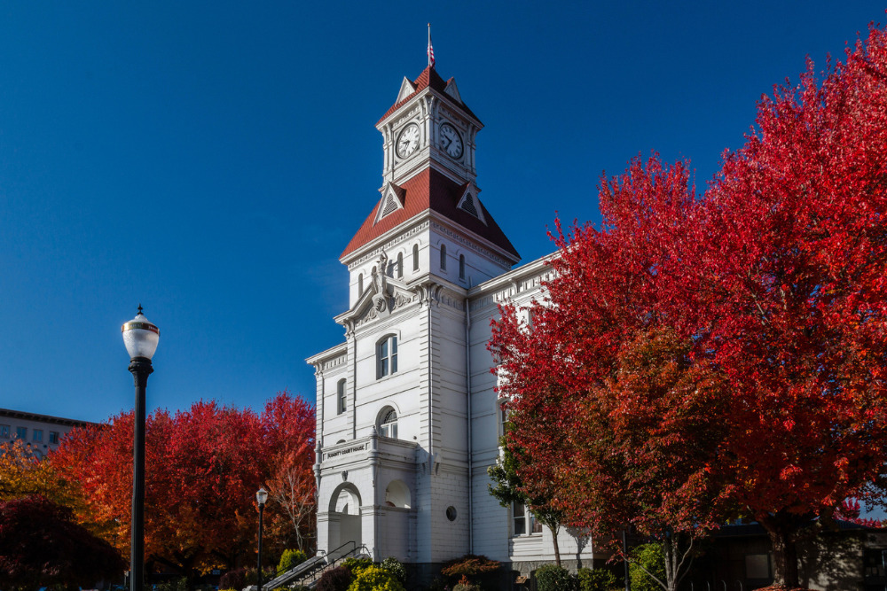 The historic Corvallis, Oregon, courthouse was built in 1888 and is still used today.