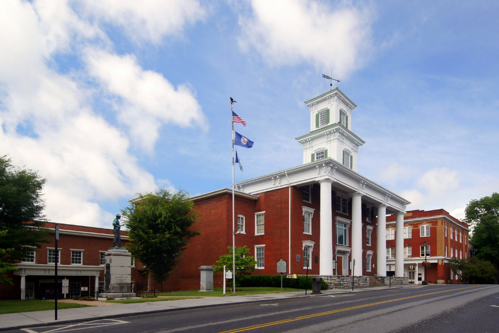 An image of the Washington County Courthouse in Abingdon, VA. Abingdon is a best place to live in Virginia.