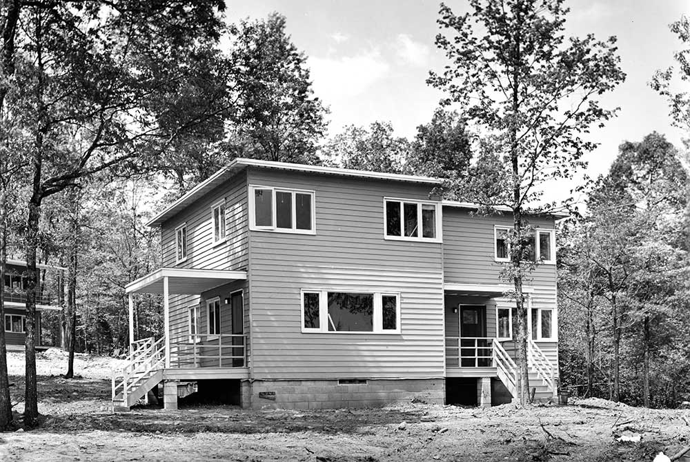 Exterior of a 1940s “alphabet home” shortly after construction in Oak Ridge, TN.