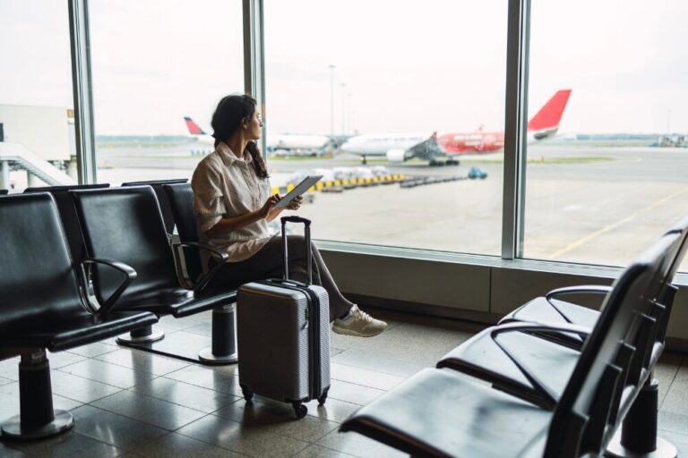 Planning a budget-friendly vacation? Discover 10 expert tips to save money on travel, accommodations, activities and more.