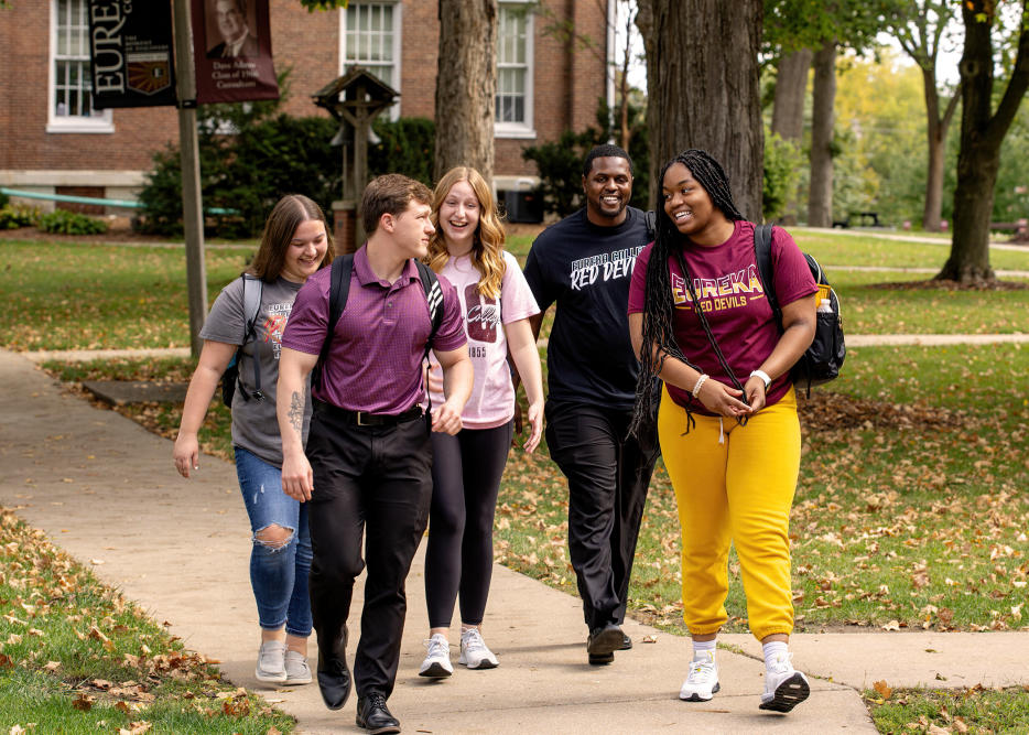 Eureka College students enjoy an average size of 17 students.