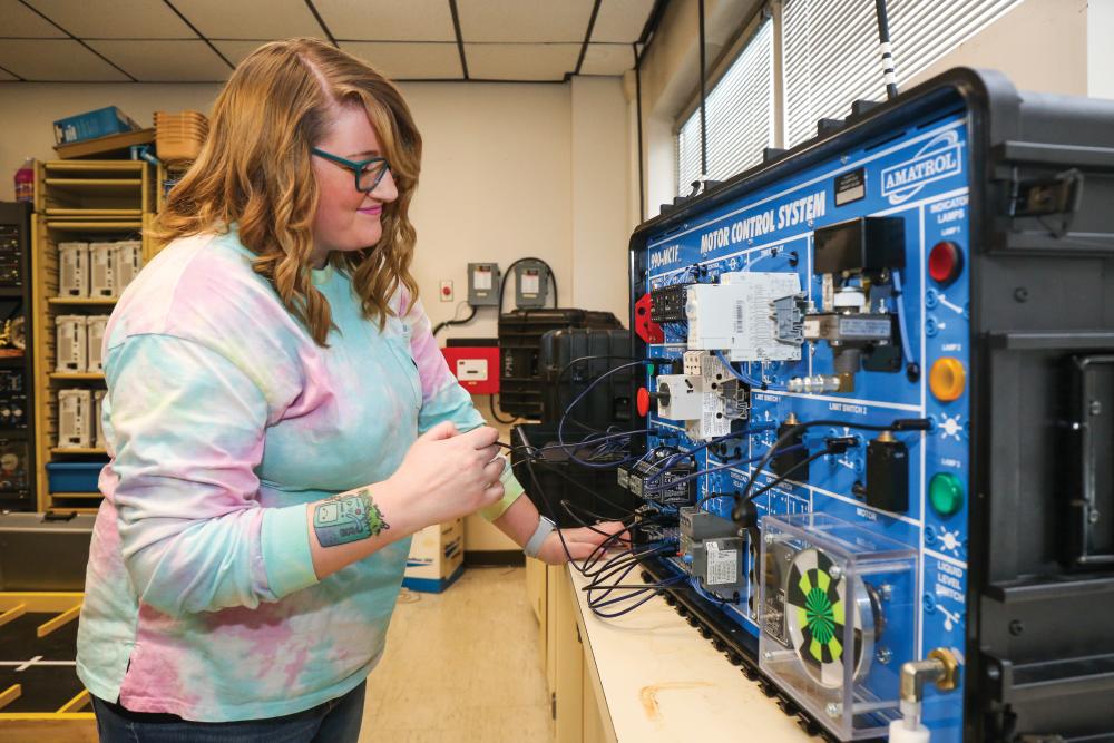 Pellissippi State student in lab
