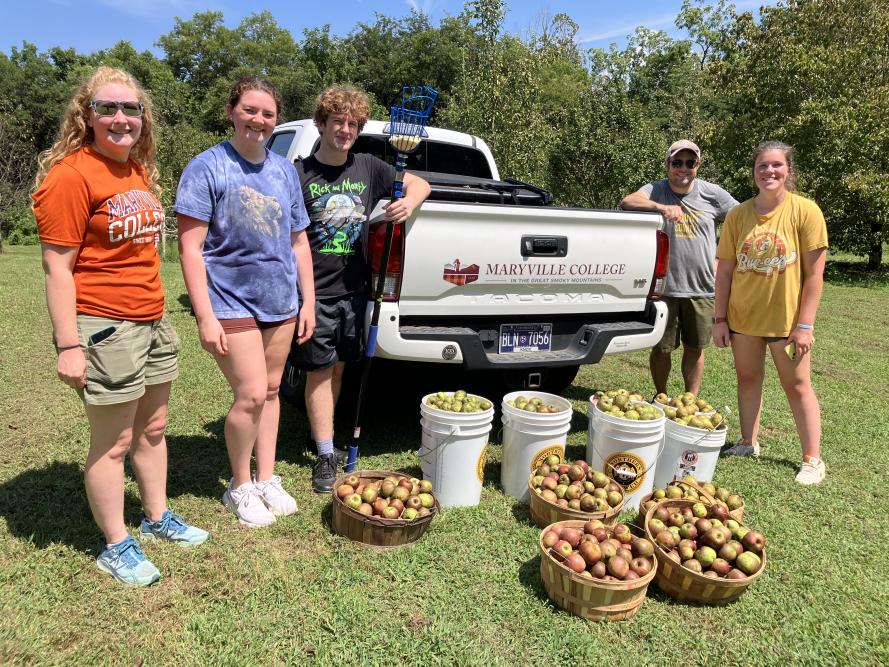 Maryville College students in harvesting class.