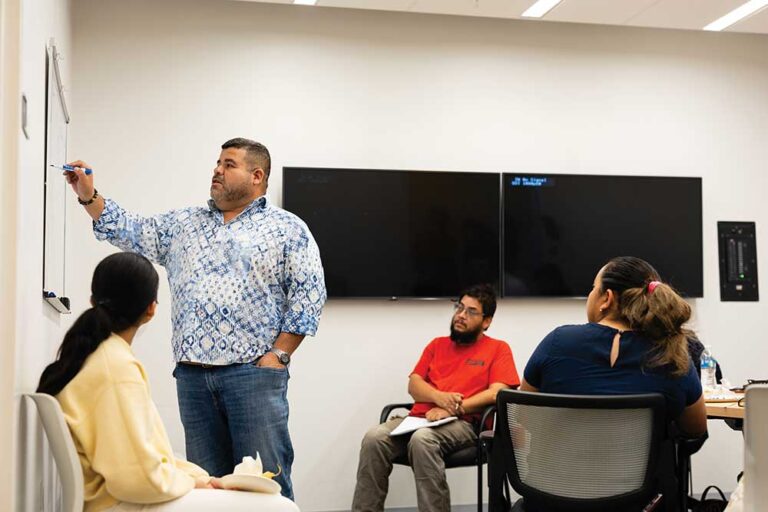 Centro Hispano's Grandes Sueños en Pequeñas Empresas, a support initiative for Latino entrepreneurs in Knoxville, TN.