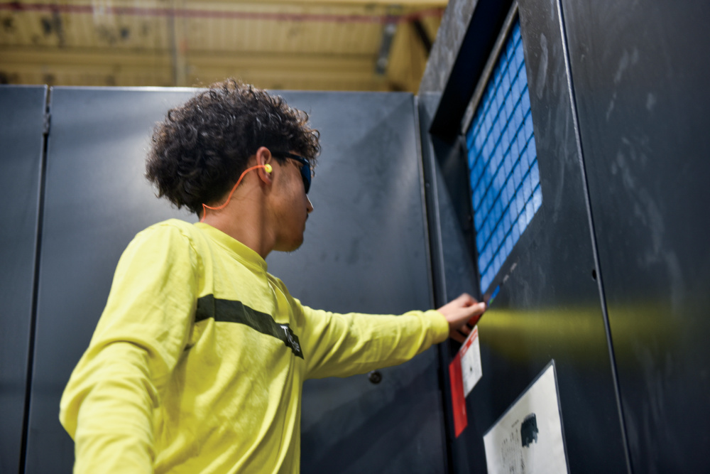 Students with the 402nd Software Engineering Group’s internship program get hands-on experience with aircraft components.