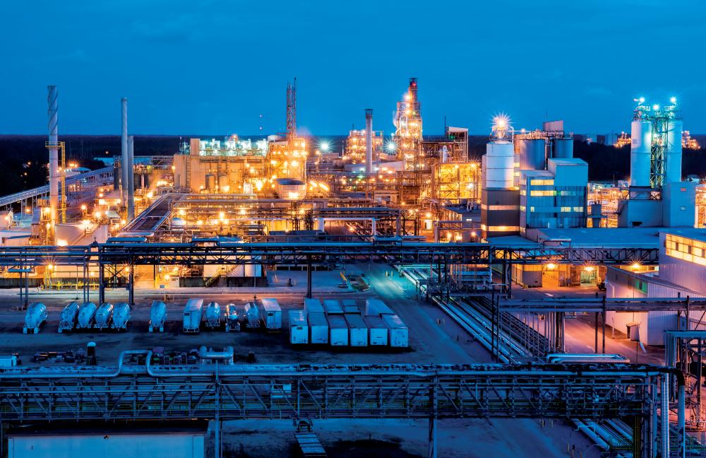 Evonik's largest North American site is located in Mobile, Al, where over 1000 employees produce hydrogen peroxide, fumed silica, and the feed additive methionine, among other things.