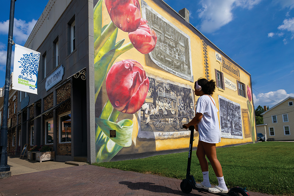 The Bandstand mural by artist Anat Ronen on the square in downtown Washington, Illinois.