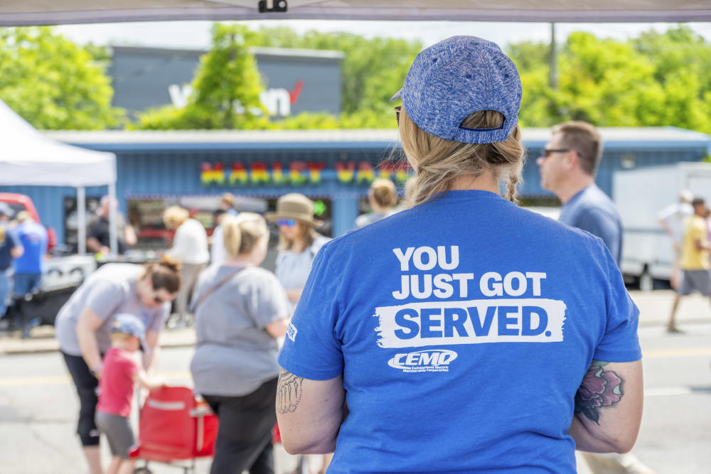 A CEMC/Cumberland Connect employee volunteers at a community event.