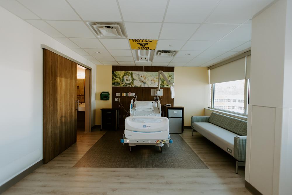 A patient room at Siskin Hospital
