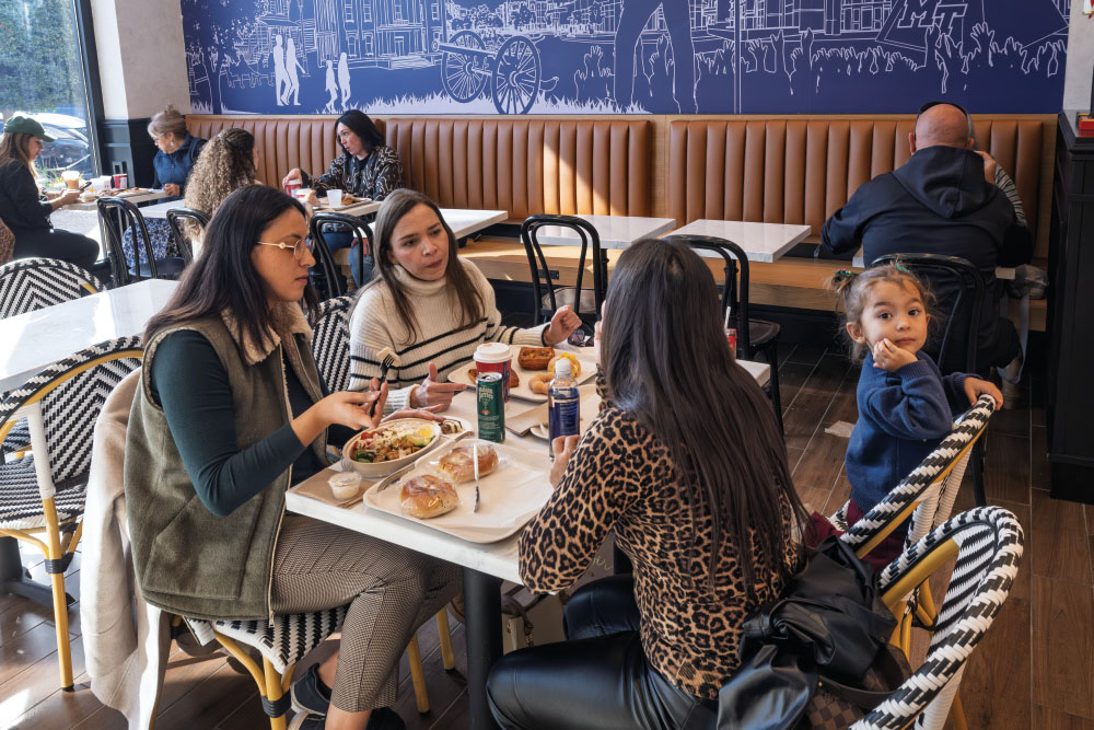 Paris Baguette is a locally owned franchise, known for its cakes, pastries and coffees.