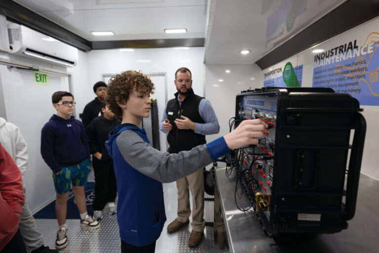Rutherford County Schools reveals Tennessee’s first fleet of Mobile Learning Labs to prepare students for high-wage and high-tech careers.