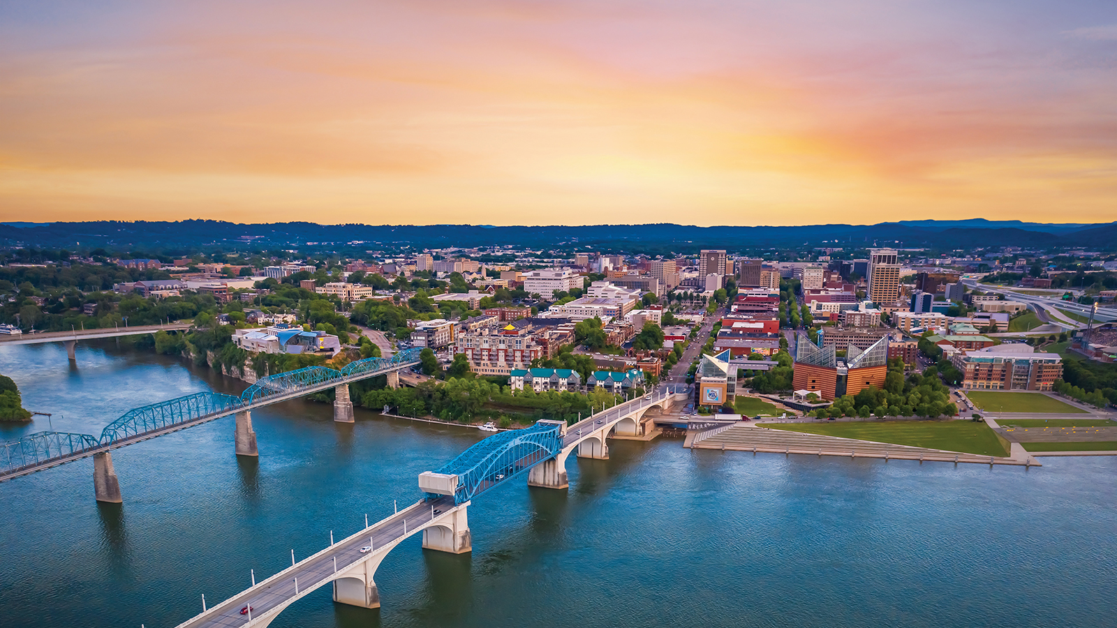 Downtown Chattanooga, Tennessee and the Tennessee River.