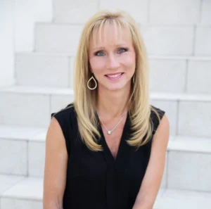 Dana Ford Headshot Liv Listings