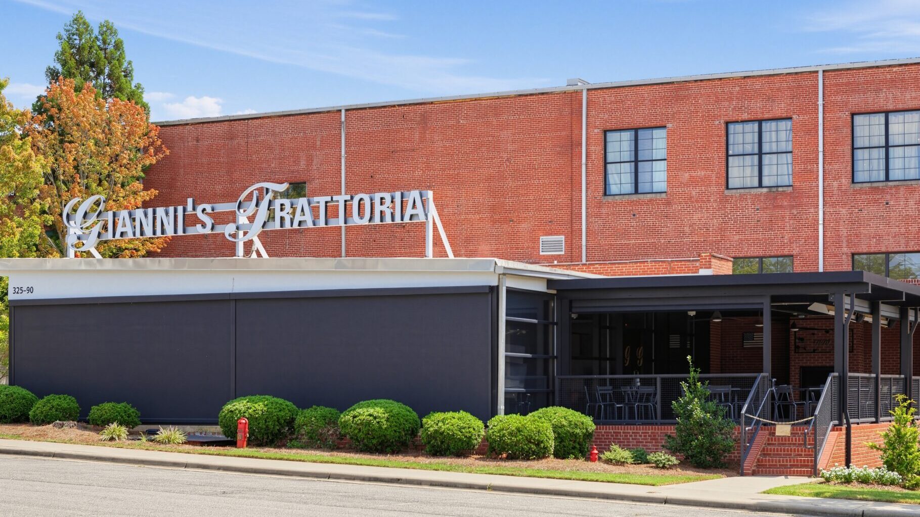 Outside looking at the Giannis Trattoria sign