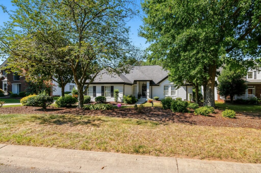 A lovely home in Crown Harbor, Cornelius, NC