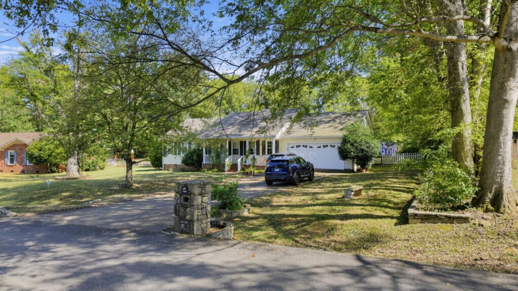 Pleasant Hills neighborhood in Columbia, TN