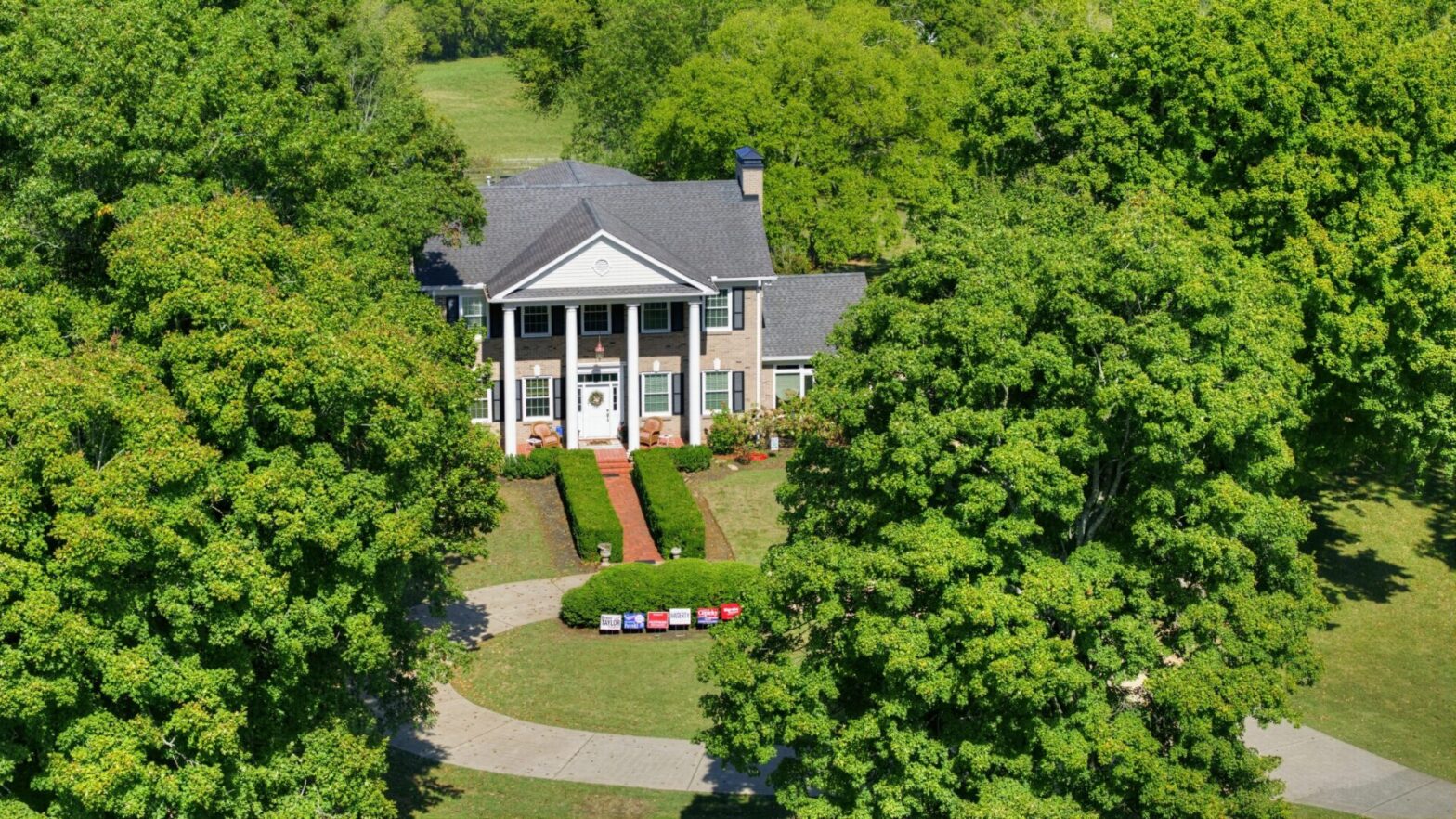 Williamsport Pike neighborhood in Columbia, TN