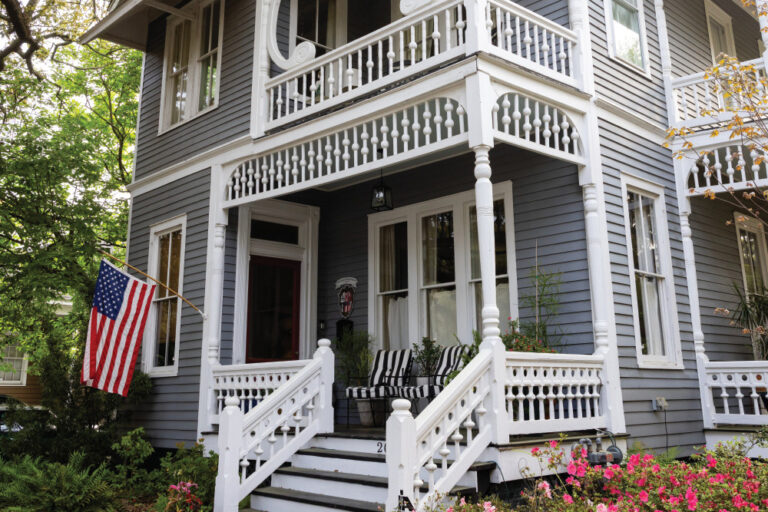 Home near Washington Square Park in Mobile, AL
