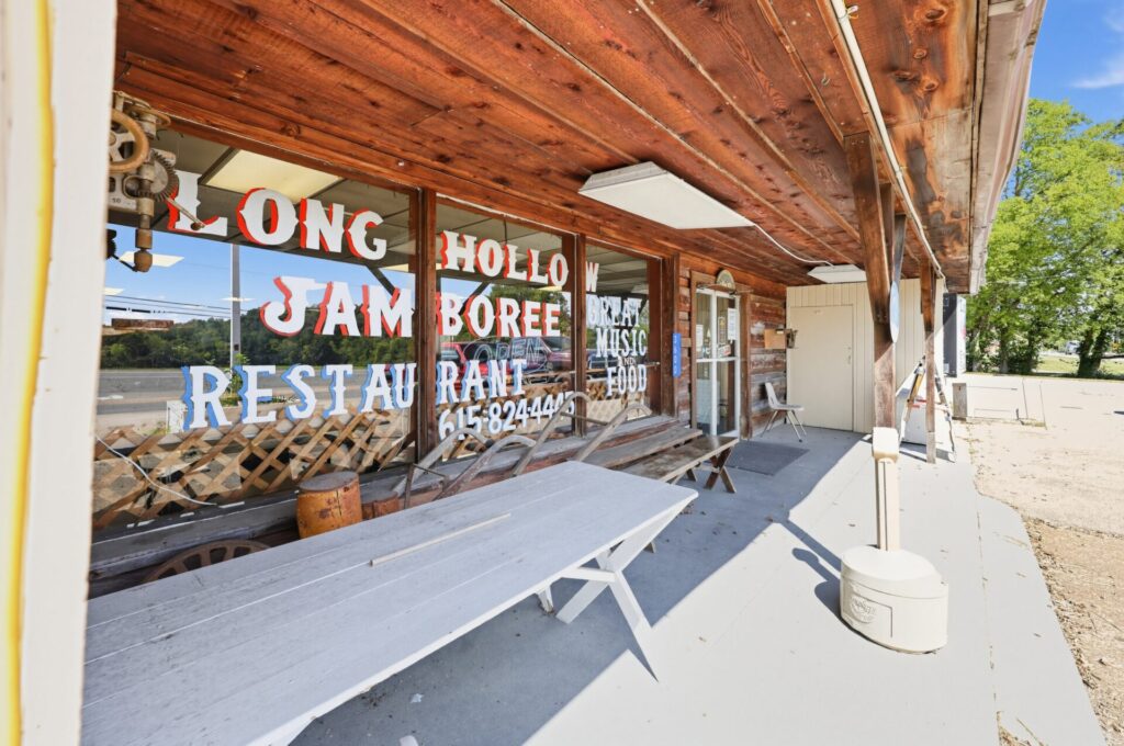 Long Hollow Jamboree Restaurant in Goodlettsville, TN ©HomeJab