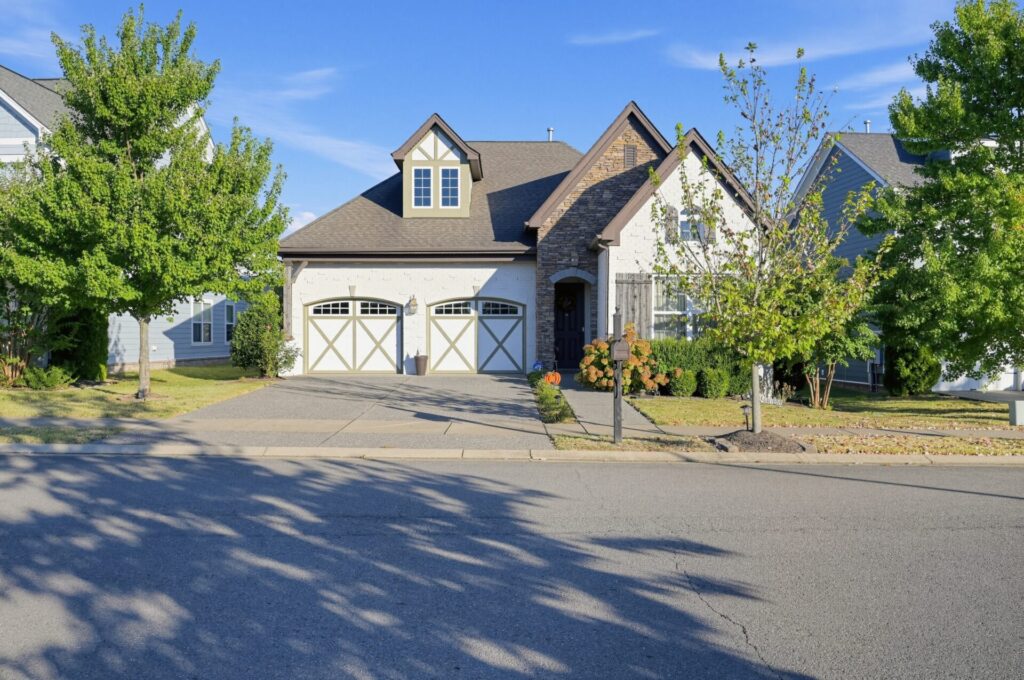 Millstone in Hendersonville, TN ©HomeJab