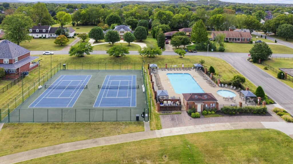 Amenities at the Indian Hills neighborhood in Murfreesboro, TN, include a pool and tennis courts.